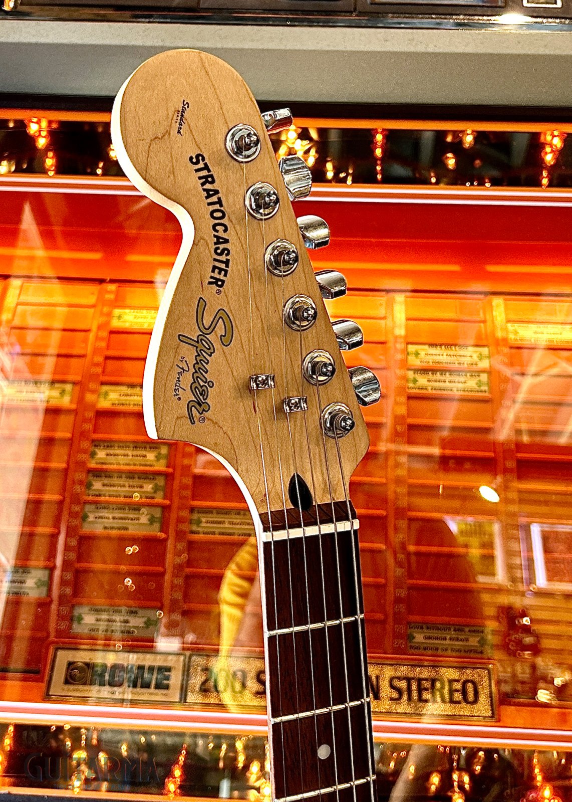 Squier Standard Stratocaster Lefty in Antique Burst