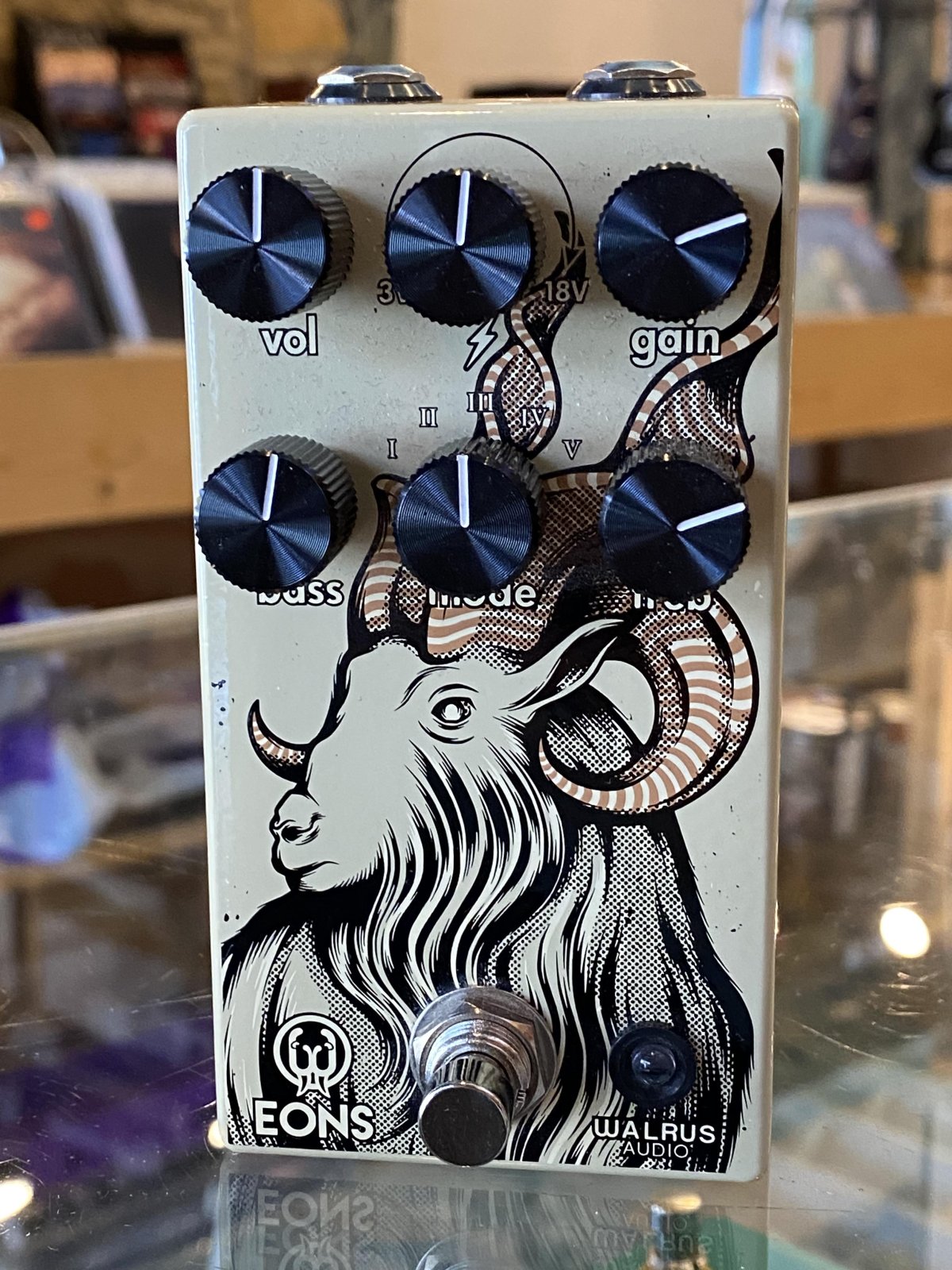 Walrus Audio Eons five-stage fuzz pedal