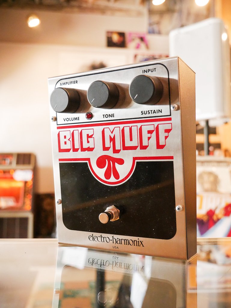 Electro-Harmonix Big Muff Pi fuzz pedal -w/box