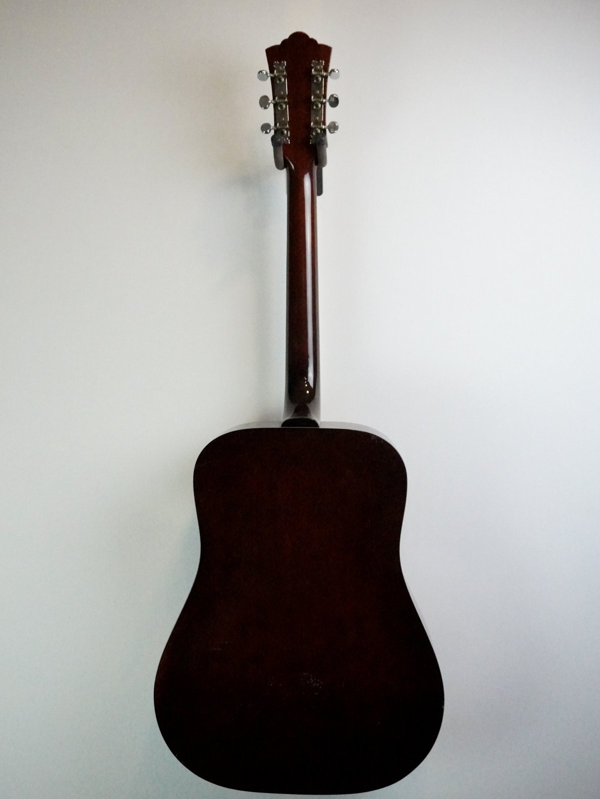Pre-Owned Vintage 1974 Guild D25