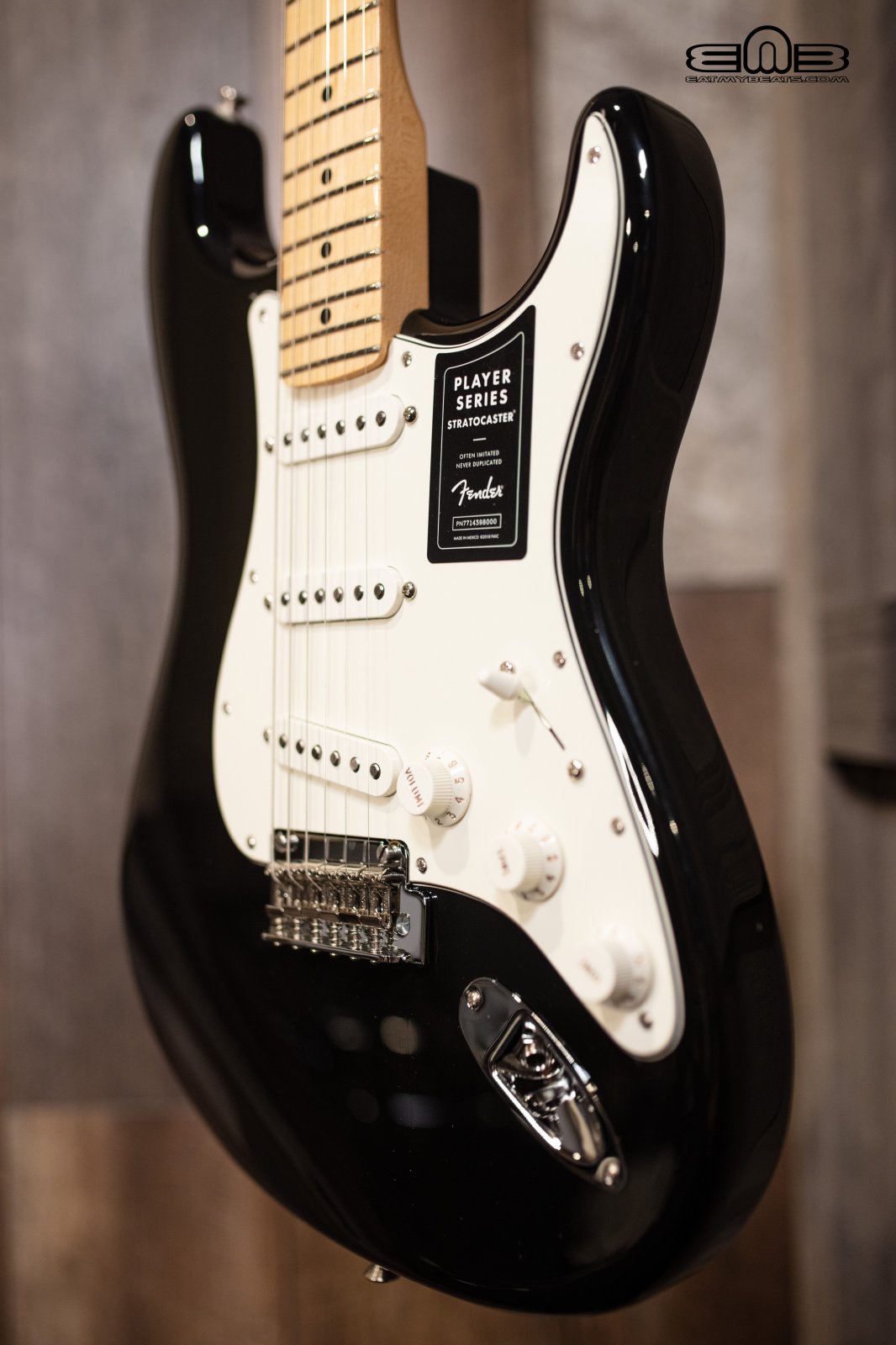 Fender Player Stratocaster, Maple Fingerboard, Black