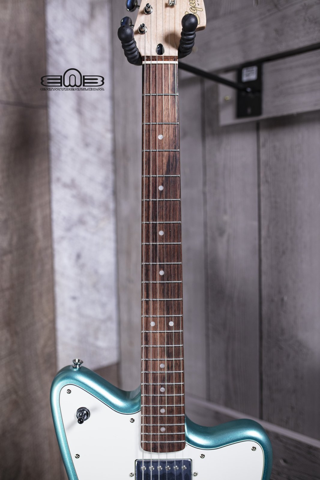 Squier Paranormal Toronado, Laurel Fingerboard, Parchment