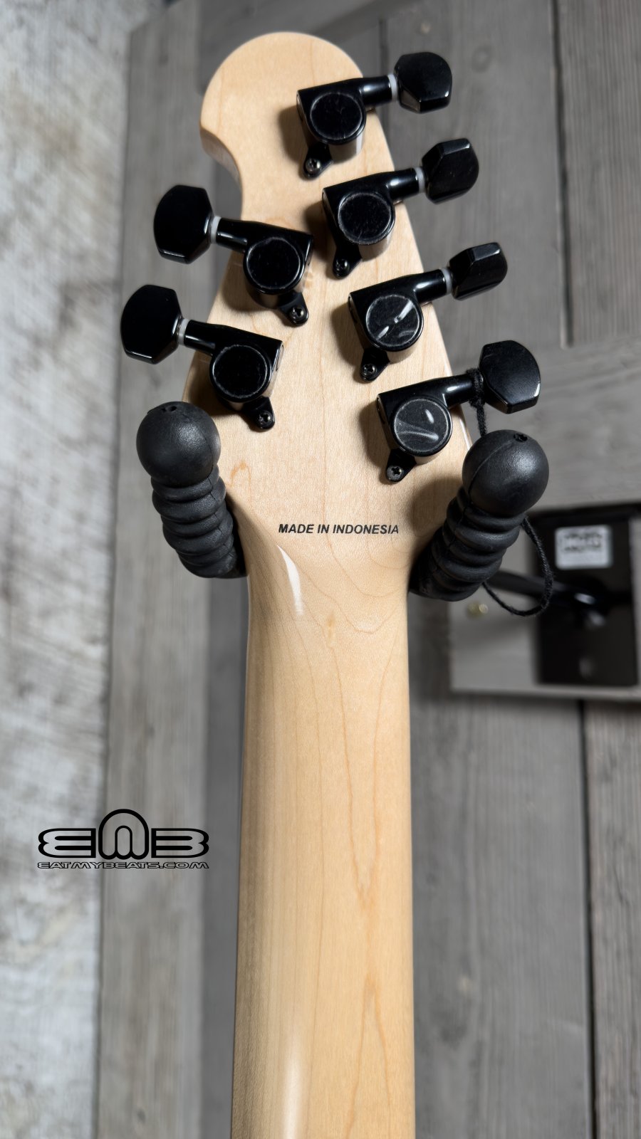 RARE! Sterling AX30-WH-R1, Axis in White with Black Body