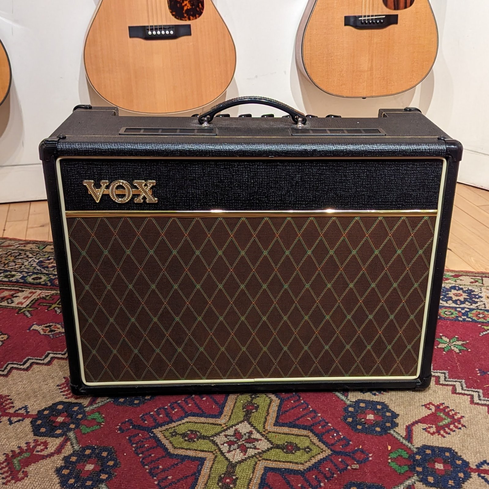 Used Vox AC15CC1 w/ Deluxe Cover Used Vox AC15CC1 w/ Deluxe Cover