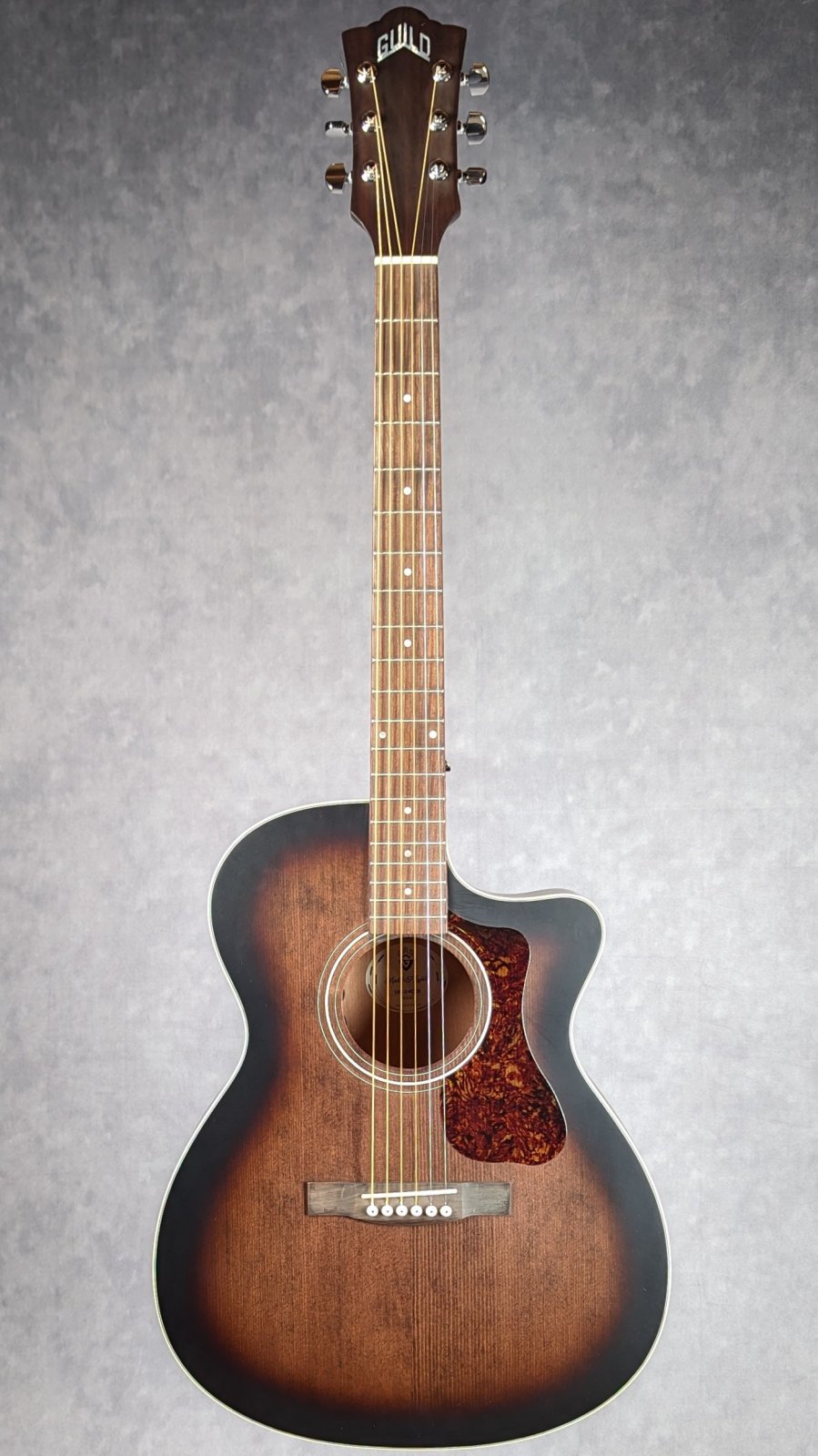 最終価格　GUILD OM-240CE Guild OM-240CE Orchestra Acoustic-Electric Guitar Oxblood